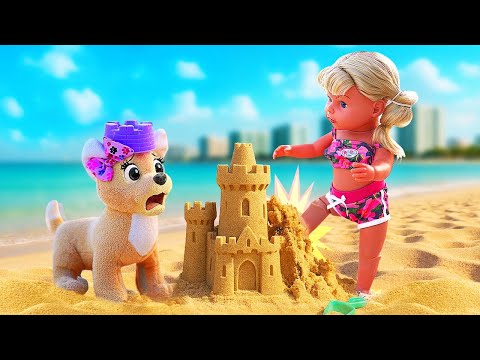 ¡Amelia y Amiga construyen un castillo usando moldes de arena!