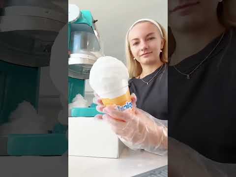 Take orders with me at the snowcone !!๐ซถ๐ป๐ง #snowcone #shaveice #tropical #tropicalsno #pouring #man