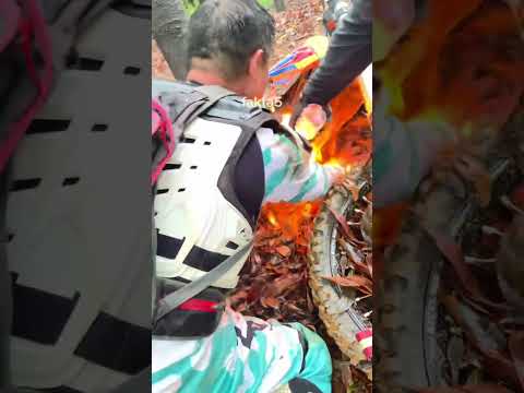 ketika motor kebakaran di tengah hutan