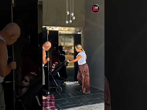 The mall owner won the heart of the old man by showing kindness 😲 #shorts #ytshorts #respect