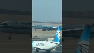 هبوط طائرة الخطوط السعودية في مطار القاهرة