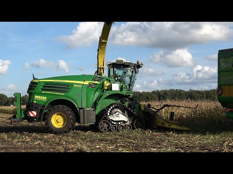 Loonbedrijf Dekker met hun John Deere 8600i aan het mais hakselen in Kloosterhaar (2024)