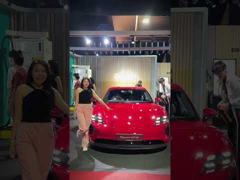 bila bini awak pergi carshow 😌