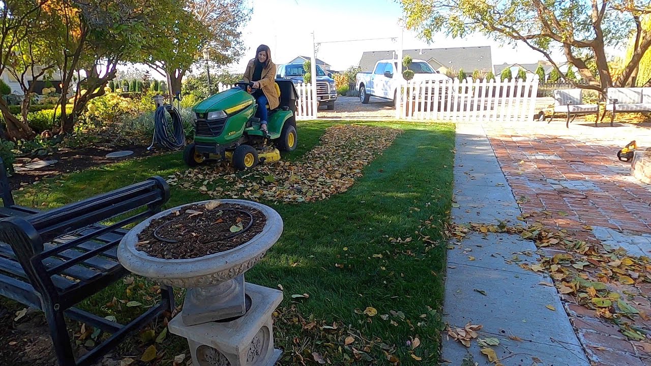 Flower Bed Cleanup, Leaf Mulch, Dahlia Storage & Cooking Butternut Squash Chili!