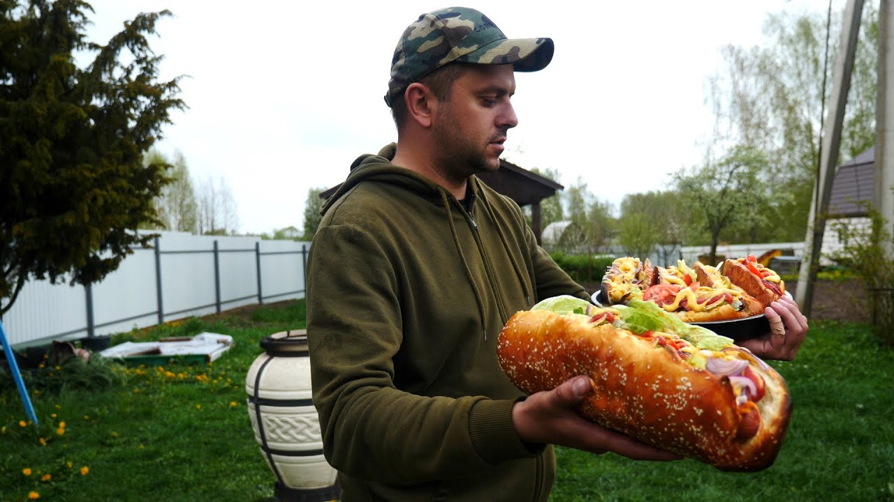 Хот дог. Булка в тандыре. Сосиска на углях