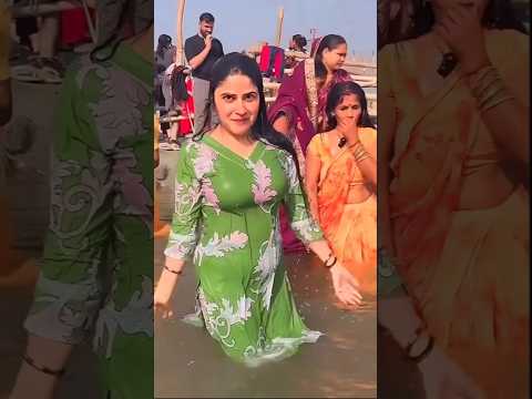 🌻Ganga bath: beautiful day in ganga 🌹 🌷#ganga #bathing #viralshorts