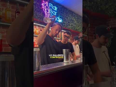 VERSARE COME UN VERO BARMANPRO ✅ GRANDE RICKY 👏🏻 #cocktail #flairbartender #bartender #barman