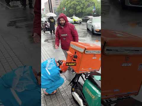 ATROPELLAN UN REPARTIDOR EN CHINA Y PASA ESTO