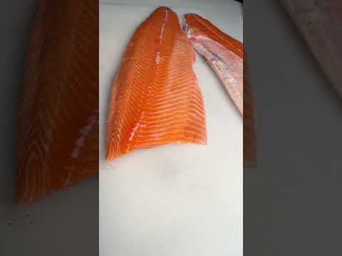 Awesome salmon cutting!