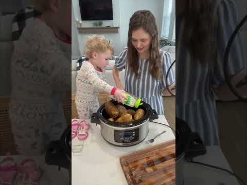This recipe is a game changer!🥔 #cookingchannel #juliapacheco #bakedpotatoes #crockpot #easyrecipe