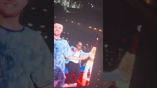 Karol G sorprende a sus fanáticos cantando junto a Servando y Florentino