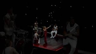 Shakira • La quiero a morir (Canadá)