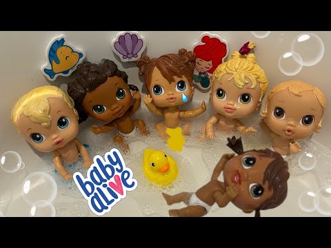 NEW Baby alive crib life dolls swimming in the bath 🛁 Layla has a BIG accident! 😱