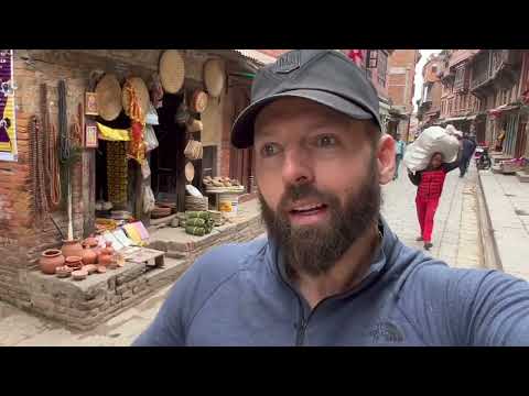 Cycling Nepal: The Homeless Doggo 🇳🇵