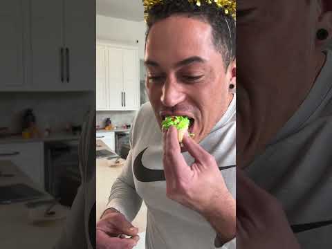They Bit Into the Cupcakeโฆ Then Screamed! ๐ฑ