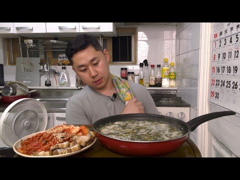 우거지된장국에 돼지고기 김치 딱 싸서~