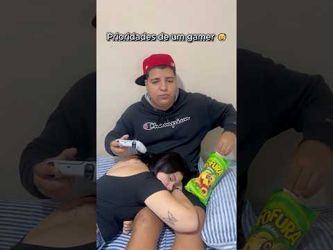 Entre o amor e o DualSense…  #setupgamer #ps5 #playstation #memes #meme