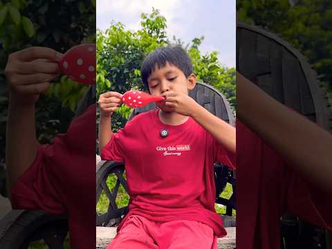 Bapa hebat bisa niup balon kaya gitu