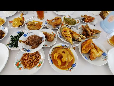 WARUNG NASI PADANG SUDAH BUKA SEJAK JAMAN OPLET MASIH ADA !! INDONESIAN STREET FOOD