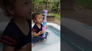 Ken dan arunika main air