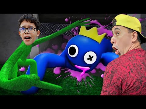 FOMOS PEGOS PELO AZUL BABÃO NO ROBLOX