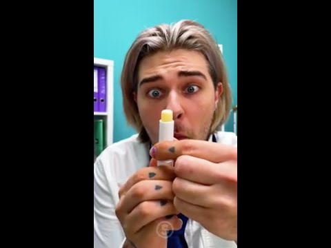 Credea că e invizibil 😂 Păcăleala cu ruj #comedy #amuzant