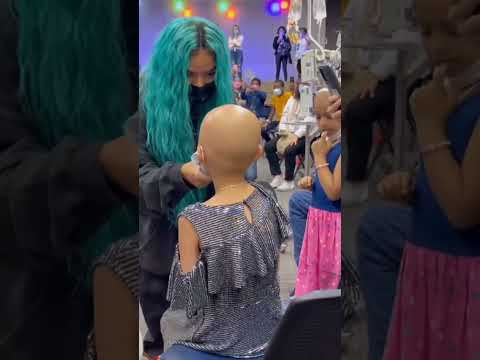 El enorme corazón de karol G ❤️🥺💕👑 #humildad #bichota #hazloviral #karolg #karolgfans #bichotakarolg