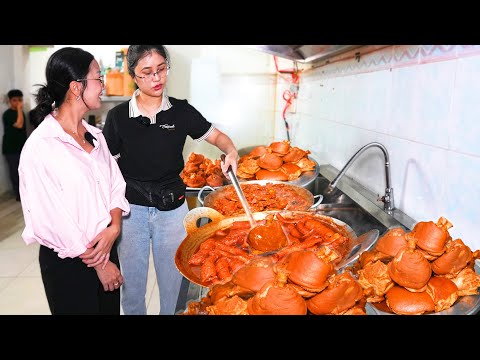 Choáng khủng Cơm Giò Heo Hầm mềm mại thơm nức mũi ngon lạ miệng, có ngày khách đông từ sáng tới tối