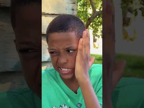 Le quita su novia y le da una galleta