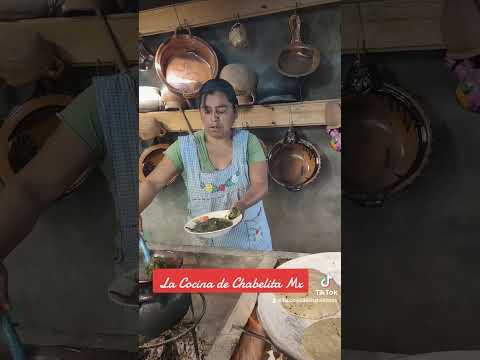 Tortillas echas a mano con un rico quelite 😀