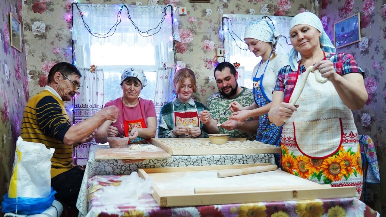 Жизнь в уральской глубинке - 1000 пельменей на новогодние праздники - полный дом гостей