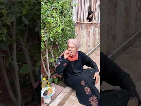 رمت لامها الاكل في الارضpart1