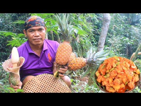 Nanas gunung udang pete pedas manis dan opak goreng untuk makan siang