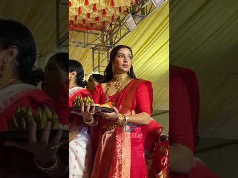 বউয়ের মিষ্টি ভিডিও তুলতে ব্যস্ত রাজ #subhashree #rajchakraborty #durgapuja #kolkatadurgapuja #bob