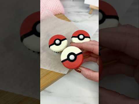 Poké balls🔴⚪️ #cakedbyrach #cupcake #cakedecorating #minicake #pokemon #pokeball #cakeideas #howto