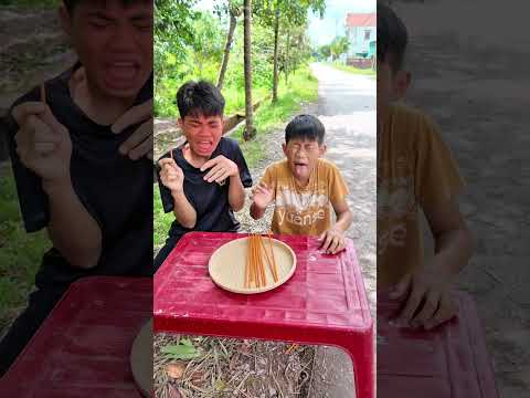 Khi bố cho cả nhà ăn đồ ăn siêu cay #shorts