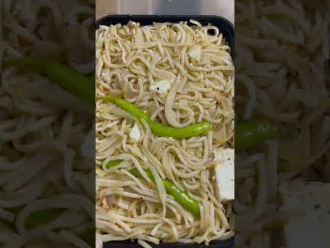 Hot chilly garlic noodles🥵#youtubeshorts #trending #viral #shorts #food#subscribe|FOODCRAVINGSHORTS