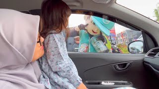 ESHANA BERBAGI - WALAUPUN SEDIKIT YANG PENTING BISA MEMBANTU BAPAK BADUTNYA