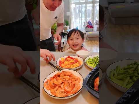 當嘟嘟拿到獎狀回家時，一切願望都滿足，妥妥的掌中寶！ #嘟嘟小可耐#萌娃日常#二胎生活#嘟嘟的卑微生活 #萌娃搞笑視頻 #二胎 #爸爸帶娃