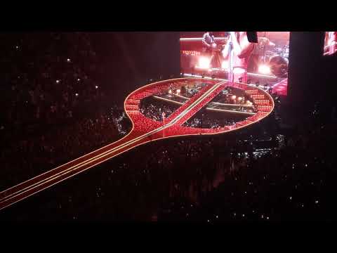 BENSON BOONE - cover Lady Gaga SHALLOW ( Centre Bell Montréal 30 Aug 2025)
