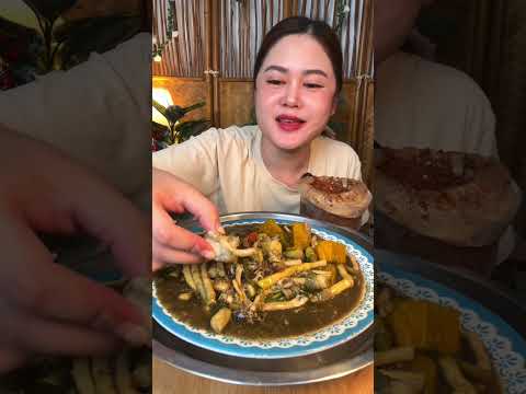 แกงหน่อไม้ใส่เห็ดขอนขาว ใส่จิโป่ม เมนูบ้านๆกินยามได๋กะแซ่บ