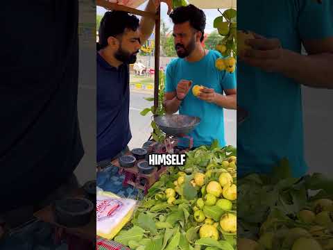 This fruit seller dip the form on black ink and got fooled himself😂