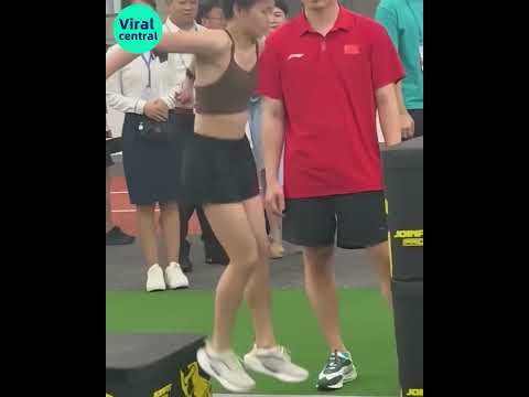 Quan Hongchan’s newest training video shows her amazing leaping ability.