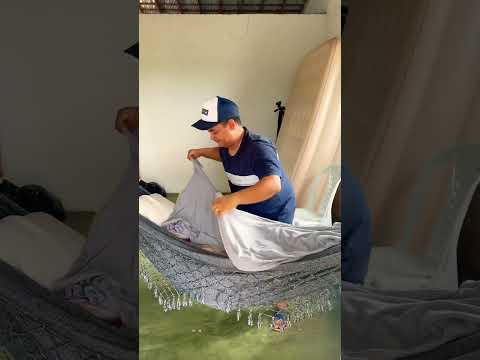 Ele deu uma desculpa pra sair.