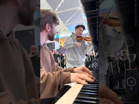 @RayChenViolinist shocked everyone at the airport 🤯😱