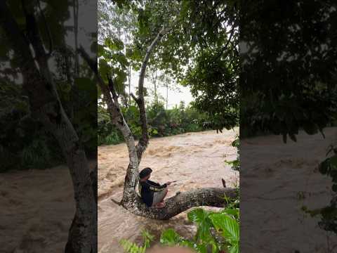 Sampai tak sadar lagi mancing ternyata banjir๐