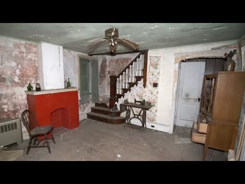 Night Exploring an Abandoned Cottage Home older than America!