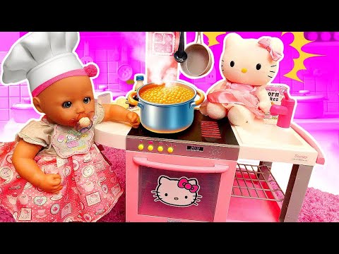 👶🍳 La bebé Annabelle y Hello Kitty: Cocinando juntas | Juegos de cocina para bebés