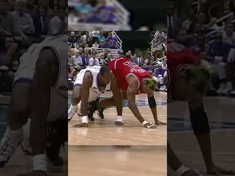 You Won’t See This in Today’s NBA, Rodman Literally Wrestled with Malone in the Finals (1998.06.14)