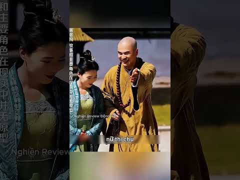 Tiểu hòa thượng lén nhìn vào trong qua cửa sổ, liền phát hiện ra bí mật động trời.